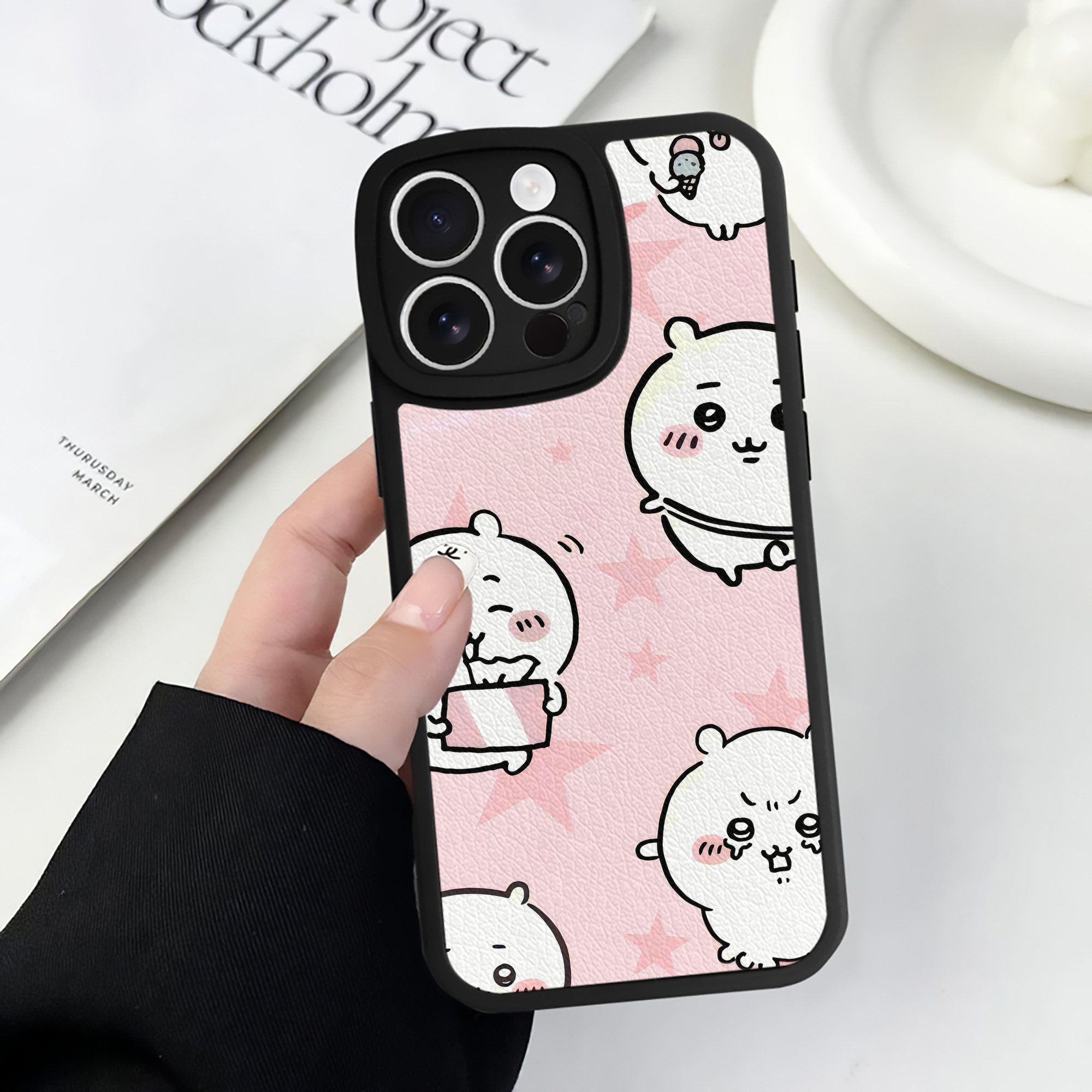 （画像用） ちいかわ Chii-kawa 【iPhone 16シリーズ対応】シリコンスマホケース（レザー調） 材質：シリコン